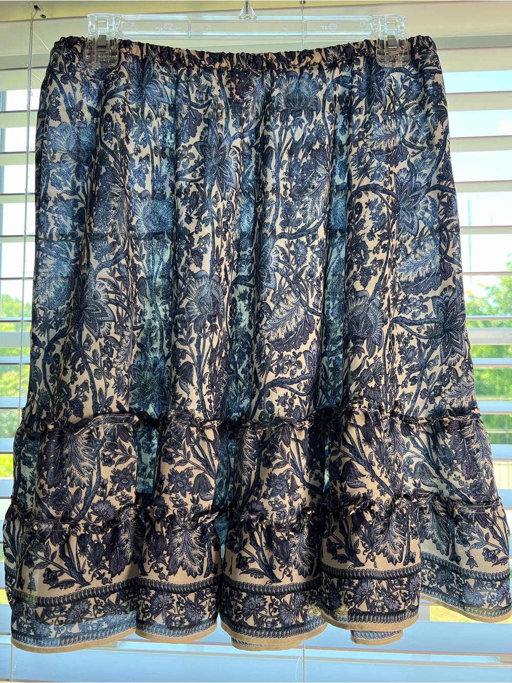 Max Studio Cream and Blue Floral Tiered Mini Skirt Size Large